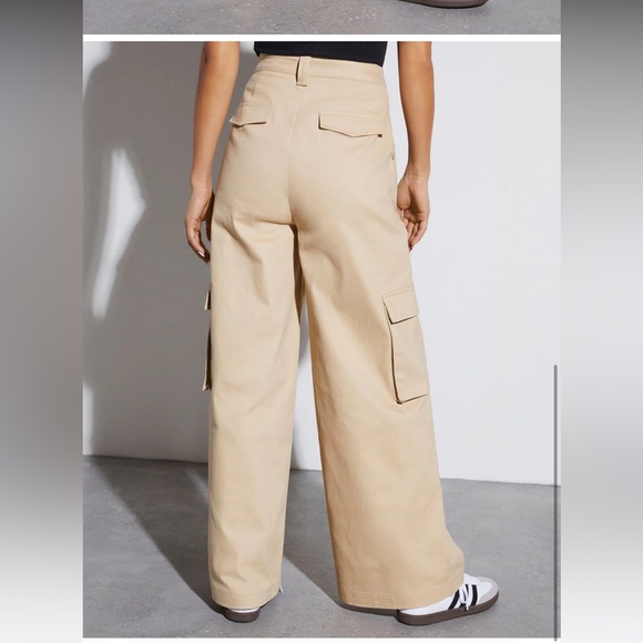 Tan cargo pants, wide leg - Picture 2 of 5